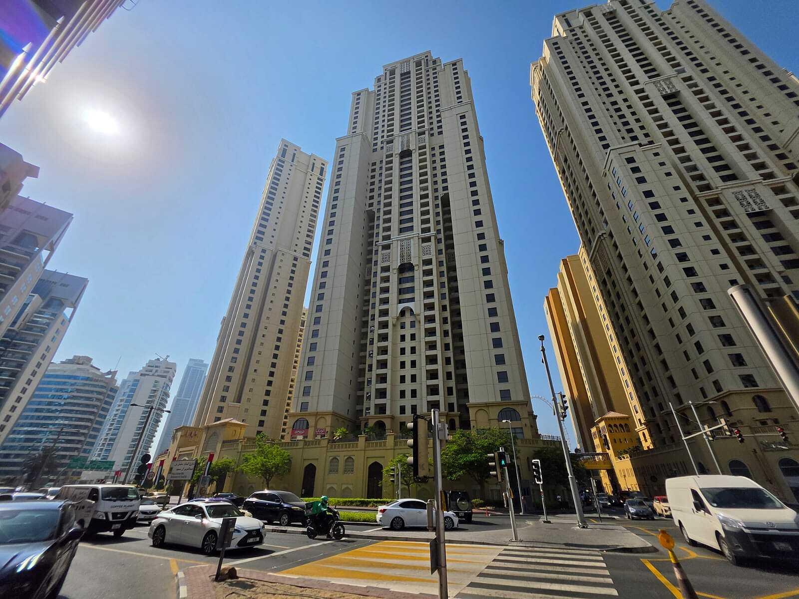 Furnished Beachside Apartment in Dubai — photograph 3