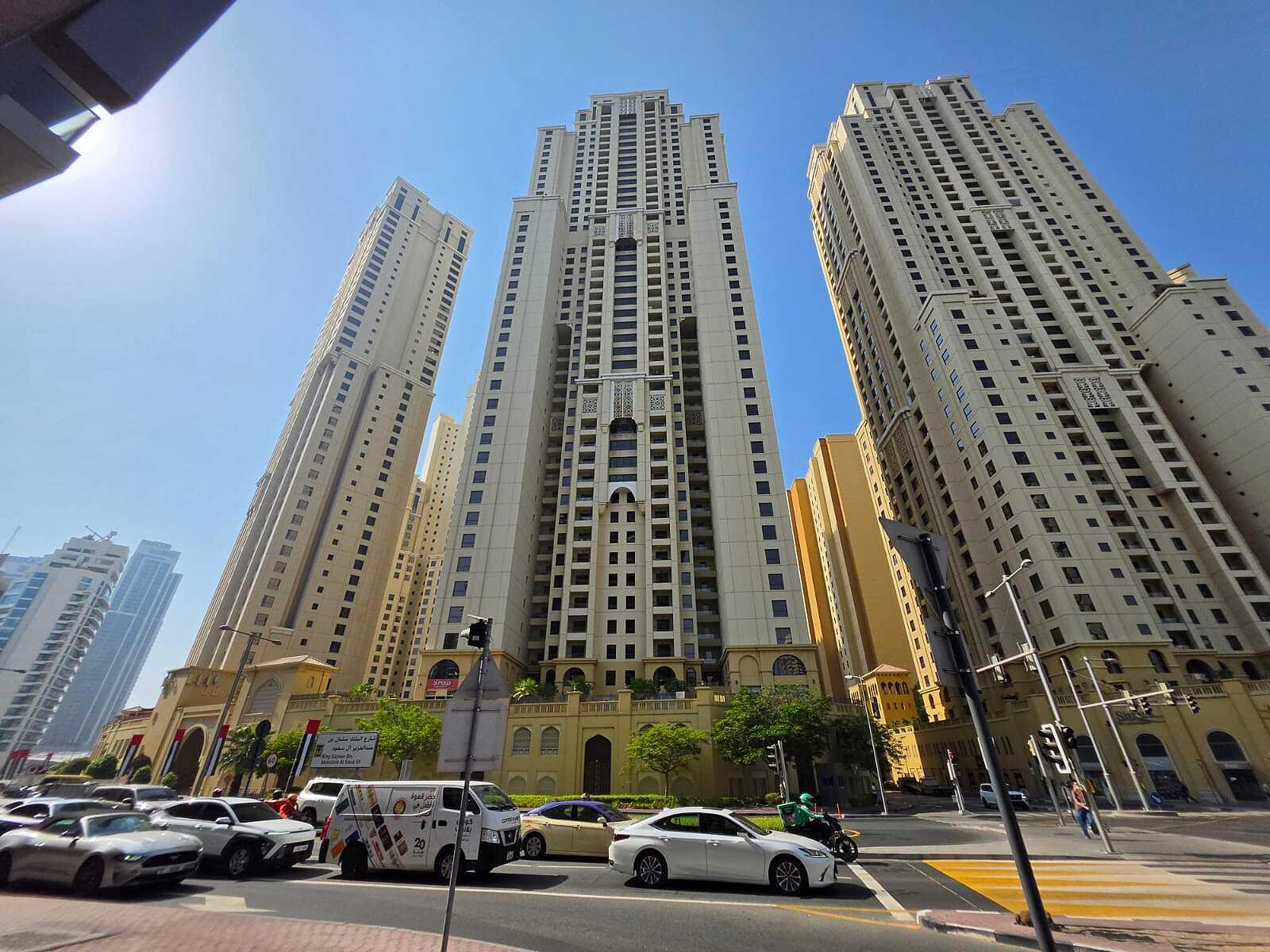Furnished Beachside Apartment in Dubai — photograph 5