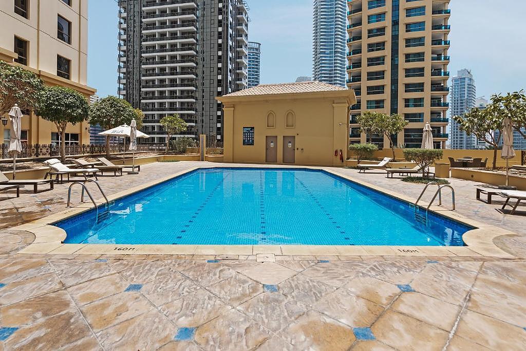Furnished Beachside Apartment in Dubai — photograph 1