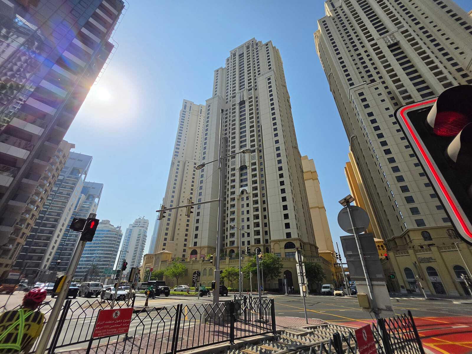 Furnished Beachside Apartment in Dubai — photograph 4