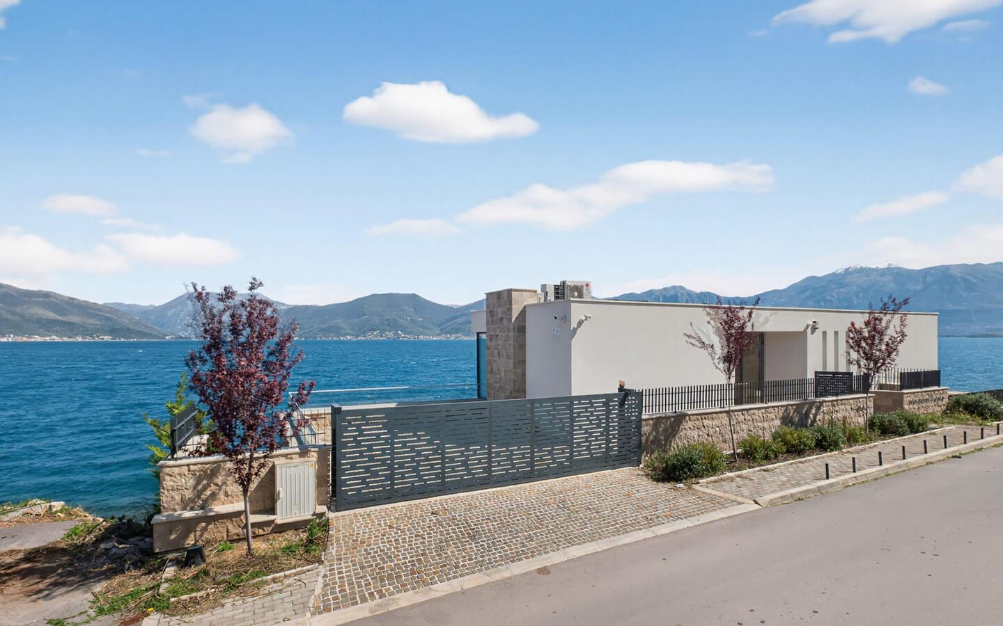 Waterfront Villa in Tivat, Montenegro — photograph 2