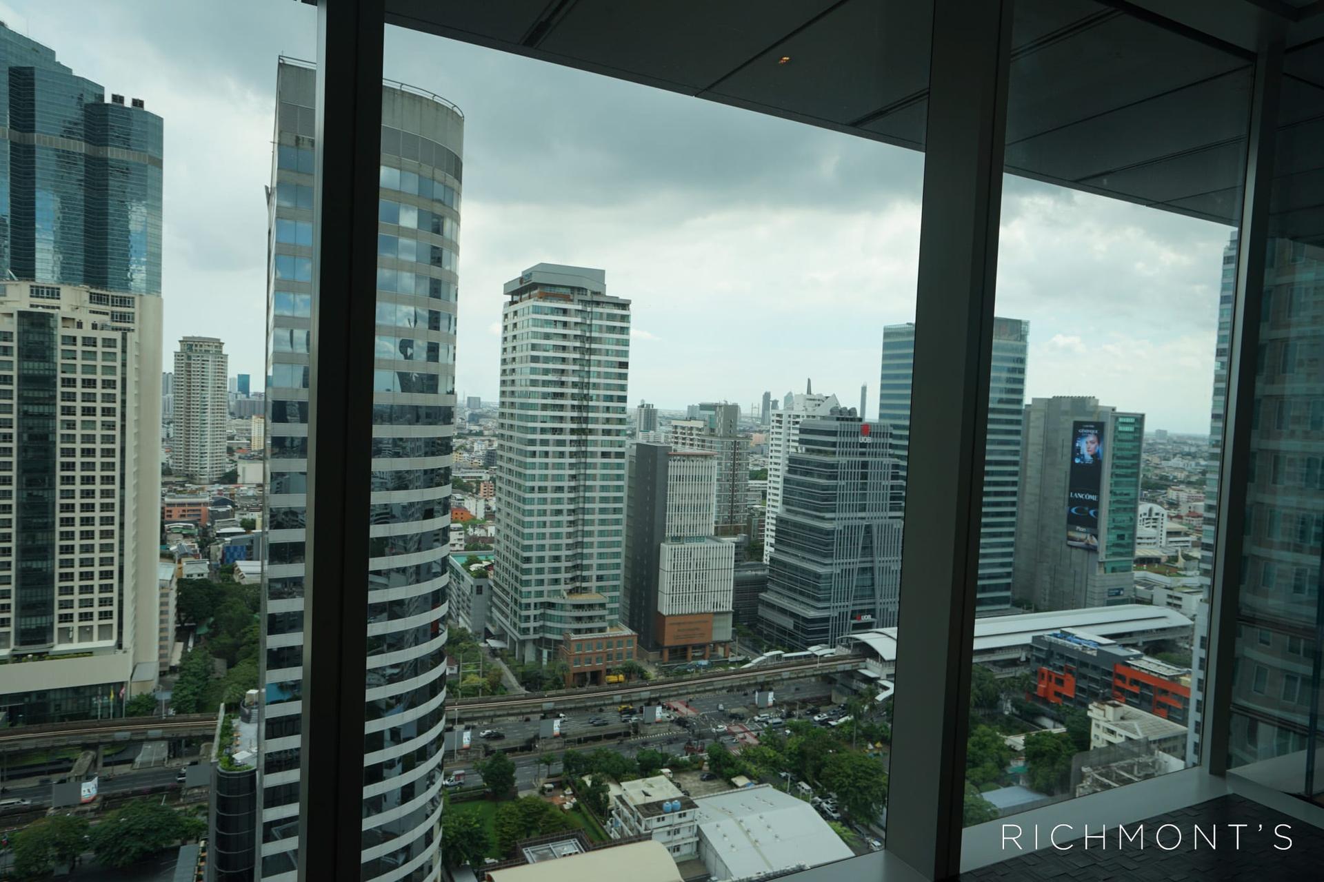 The Ritz-Carlton Residences Bangkok, 3-Bedroom Simplex with Balcony (211.66 sq m) — photograph 4