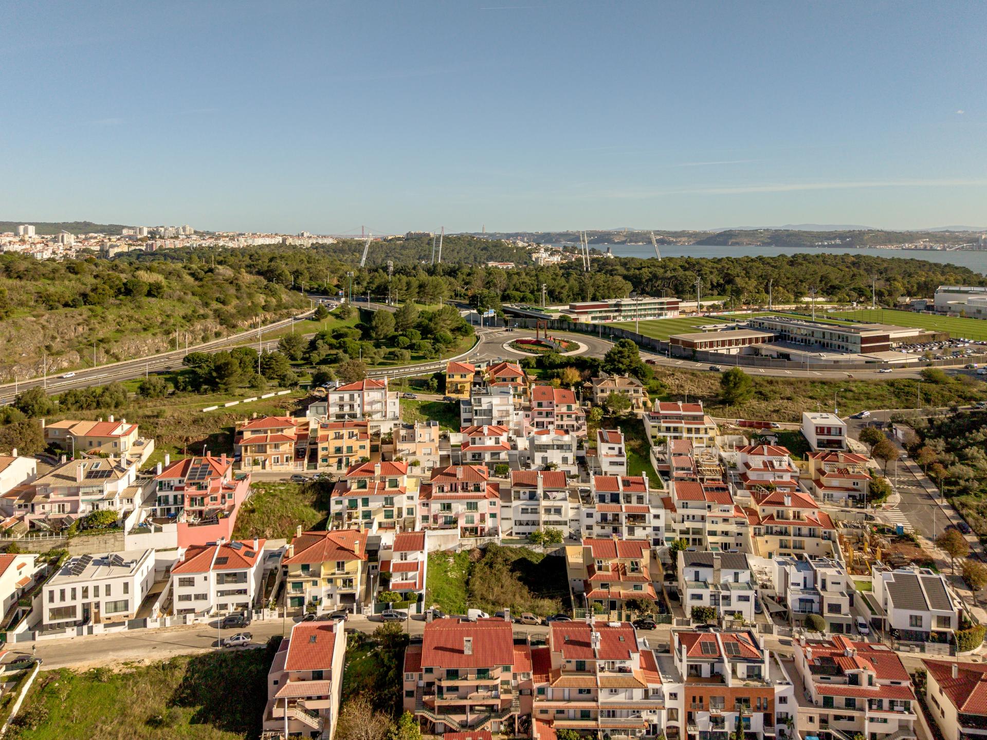 Urban Land in Oeiras (93983) — photograph 2