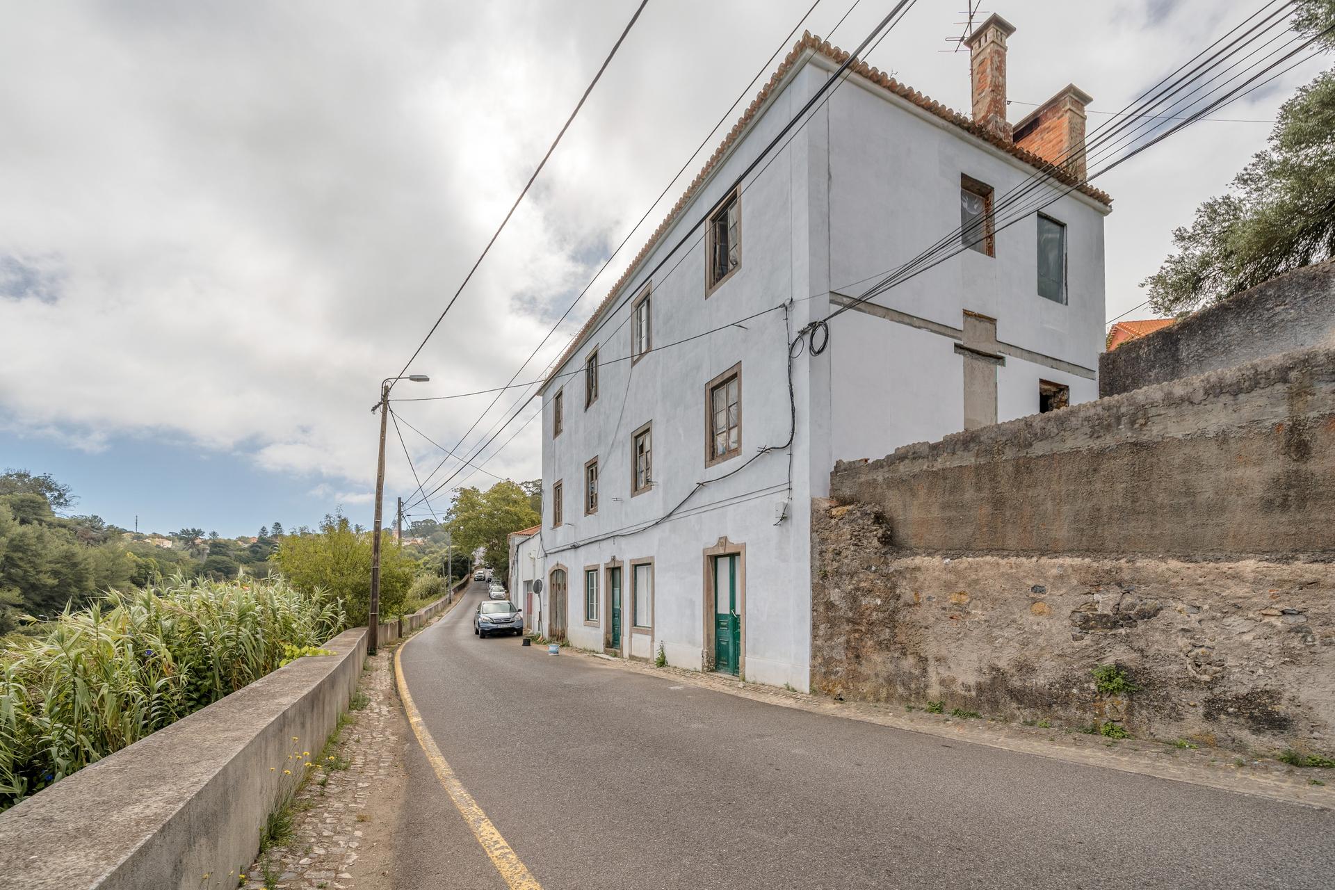Building in Sintra (82672) — photograph 2