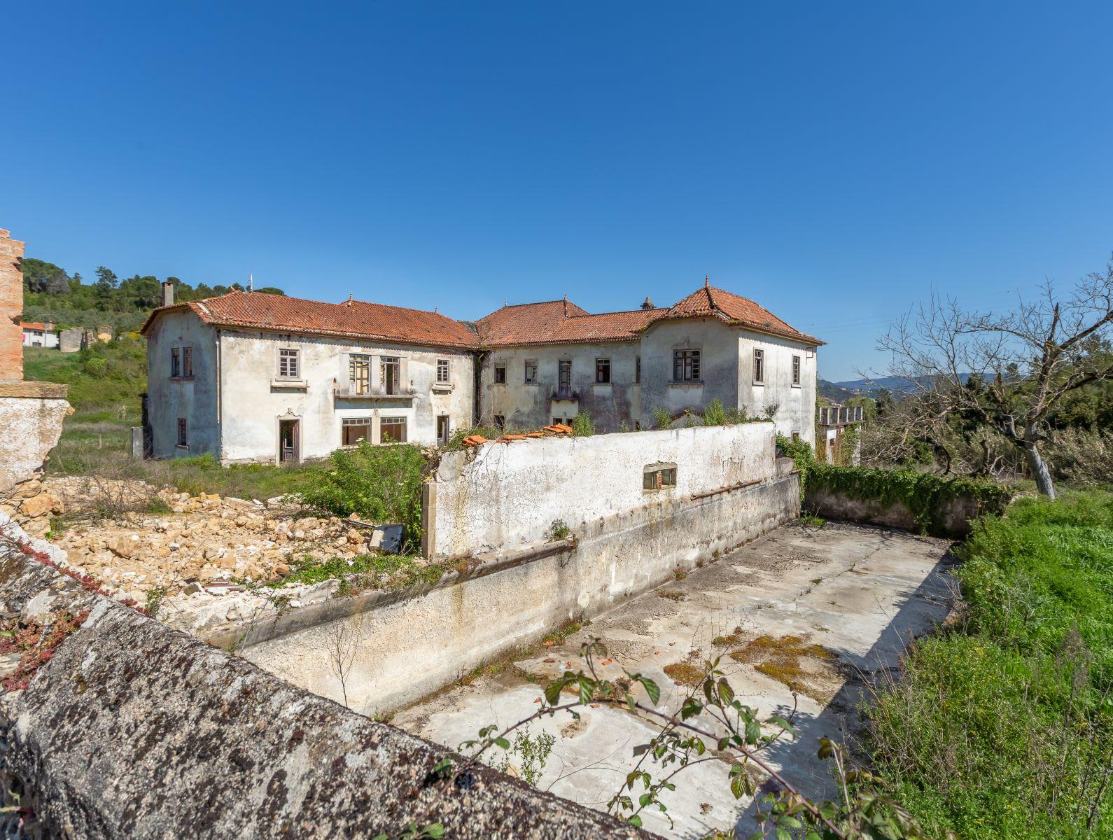 Building in Coimbra — photograph 3