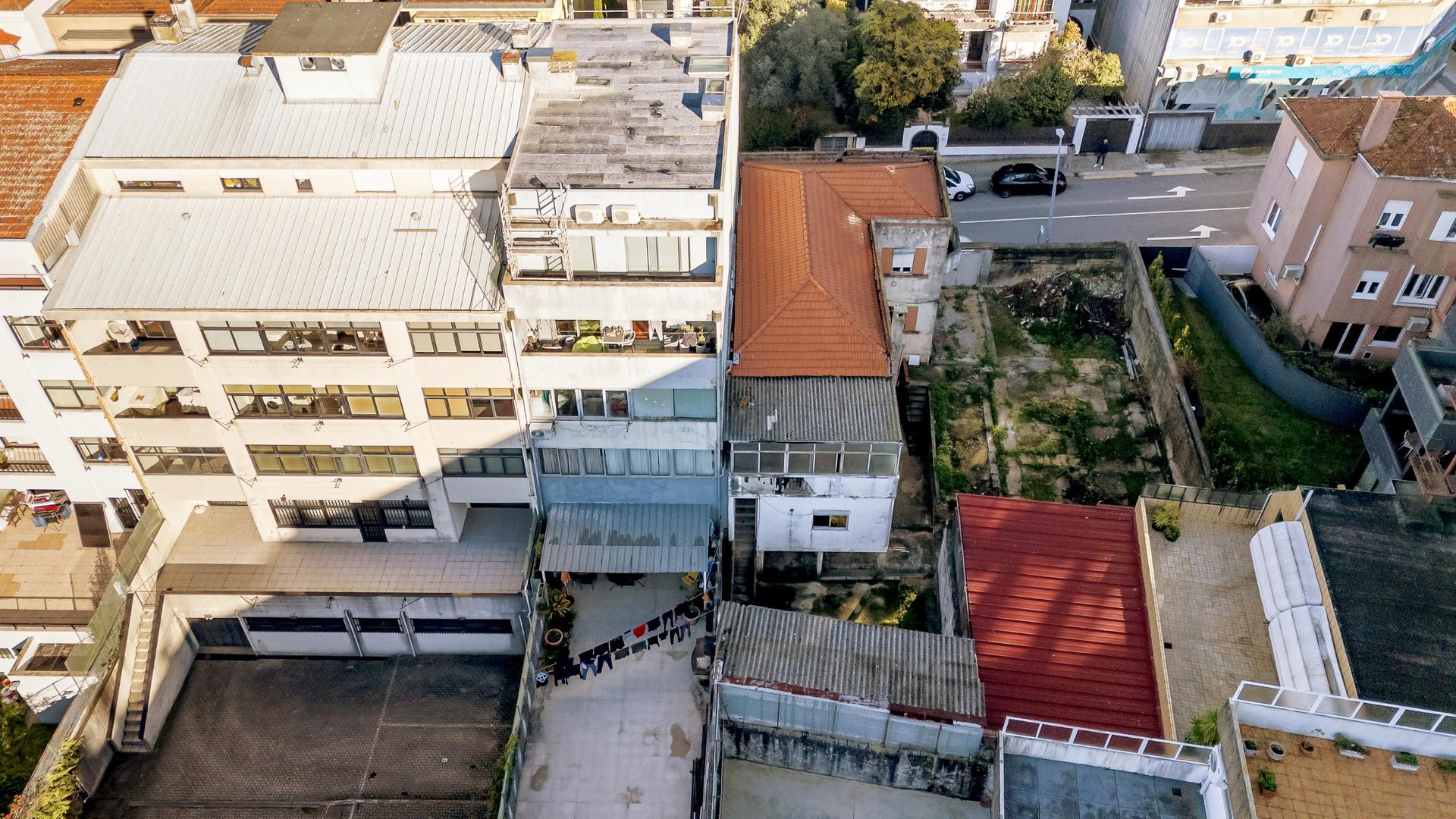 Building in Porto (93610) — photograph 3