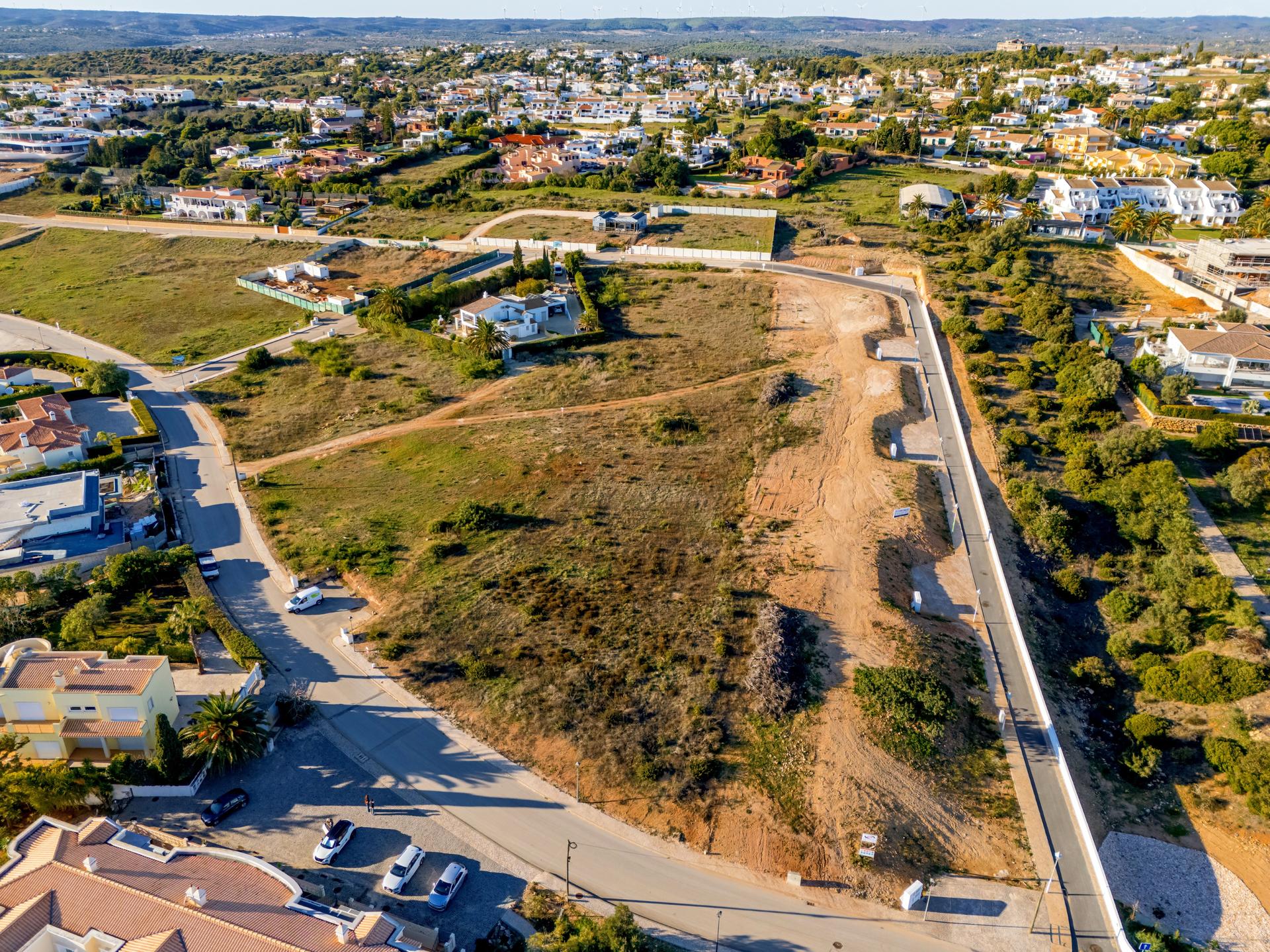 Land in Lagos (94569) — photograph 4