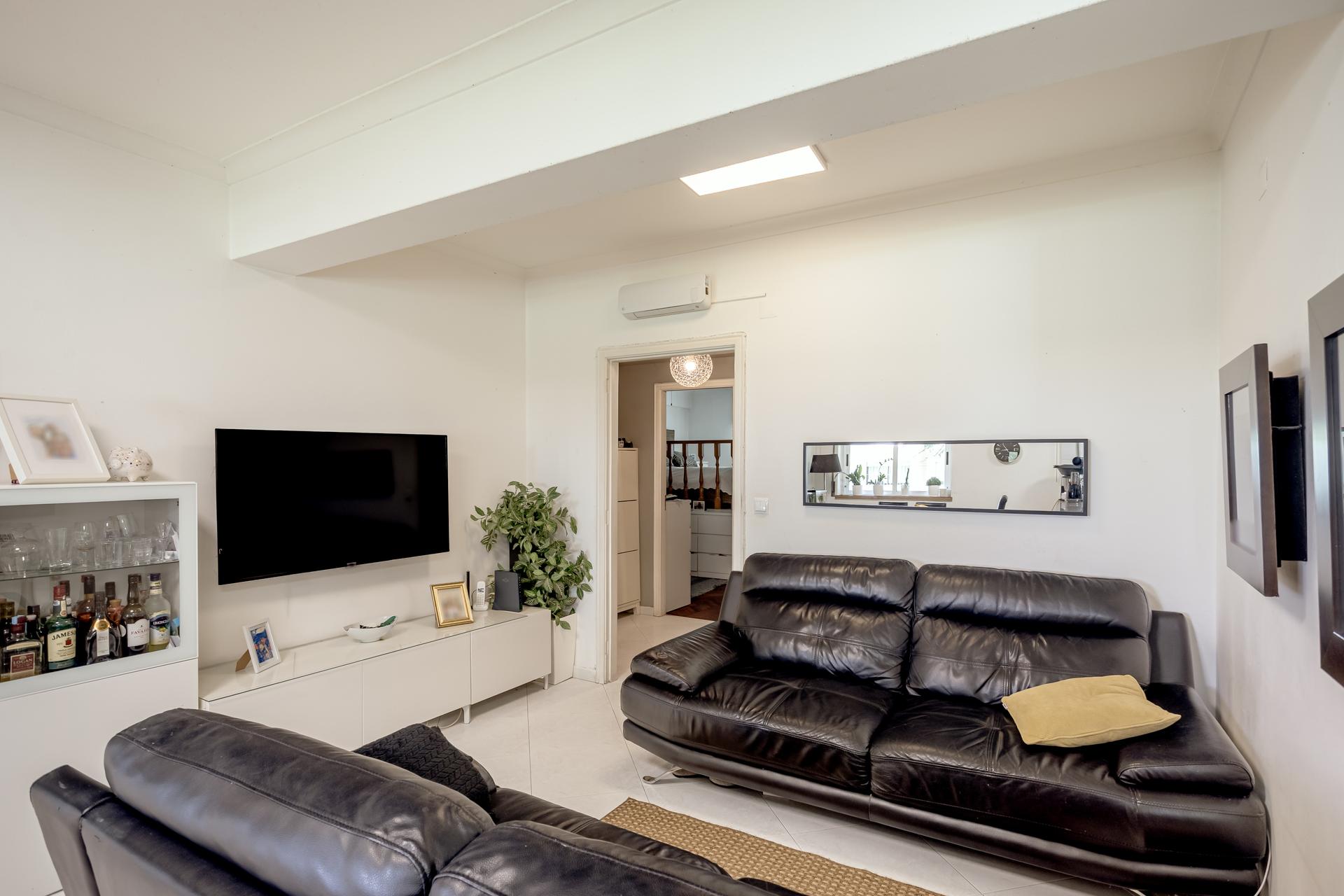 Apartment in Almada — photograph 2