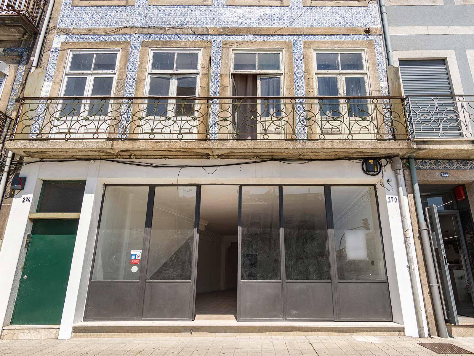 Building in Porto (73062) — photograph 3