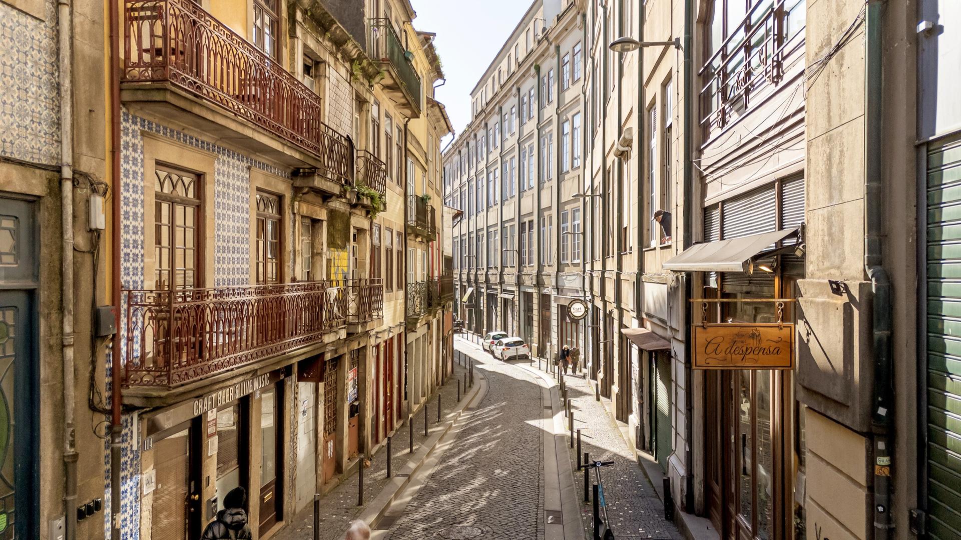 Building in Porto (94377) — photograph 4