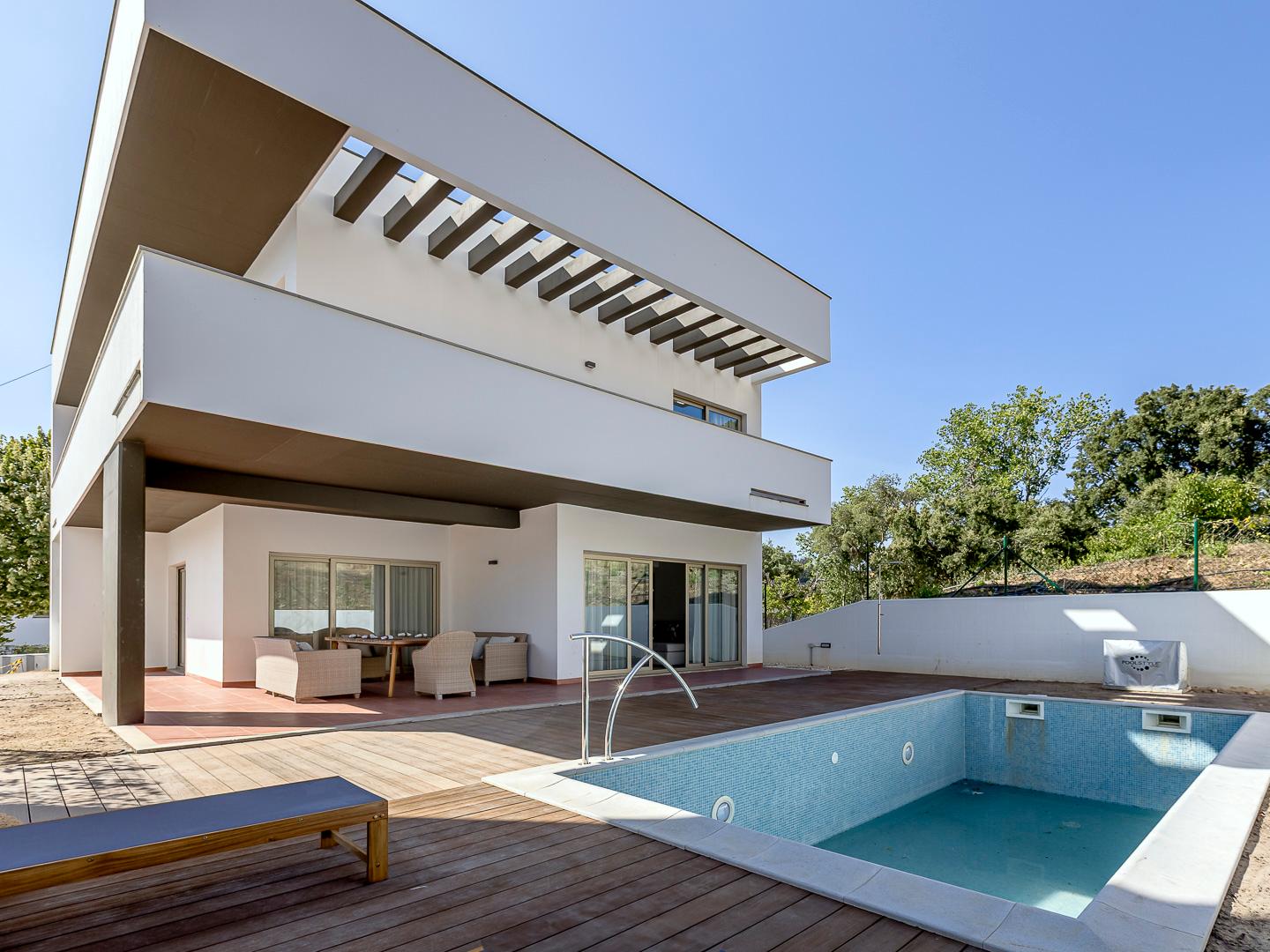 House in Loures (95995) — photograph 1