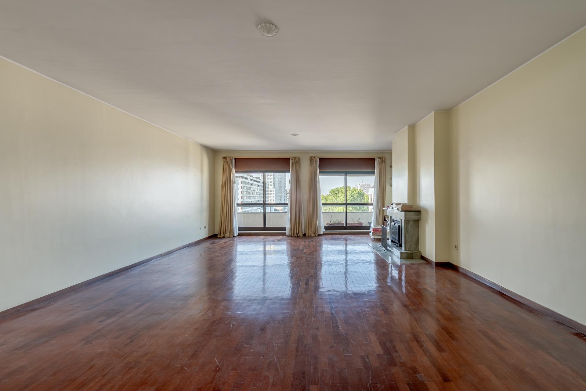Apartment in Porto (95211) — photograph 1