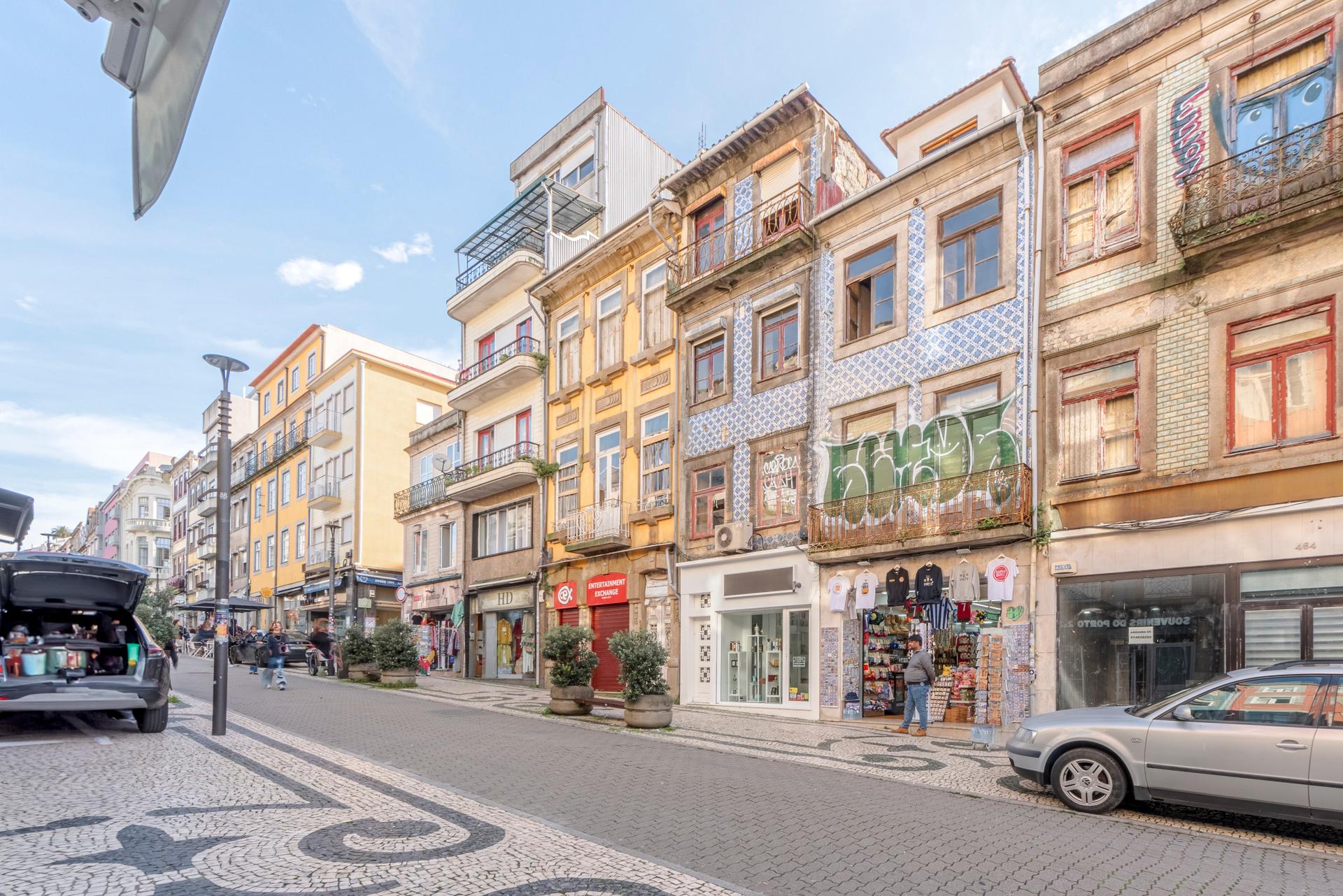 Building in Porto (77279) — photograph 1