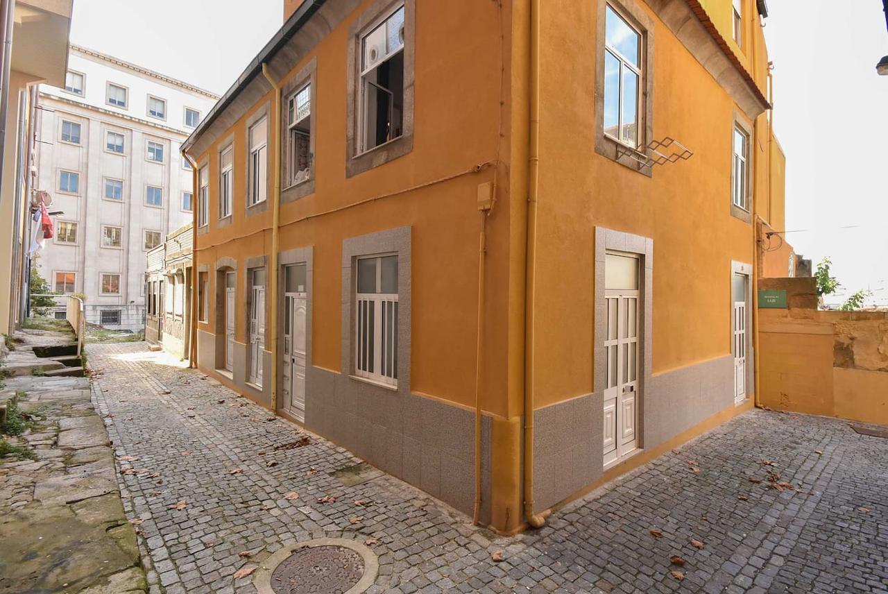 Building in Porto (97688) — photograph 1