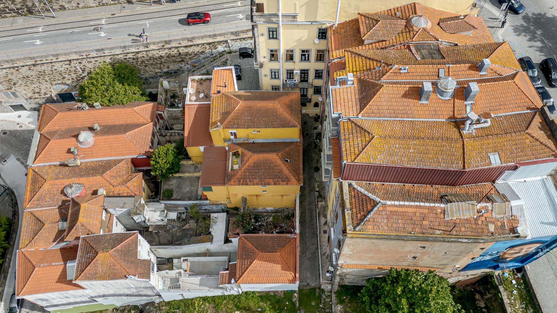 Building in Porto (97688) — photograph 2