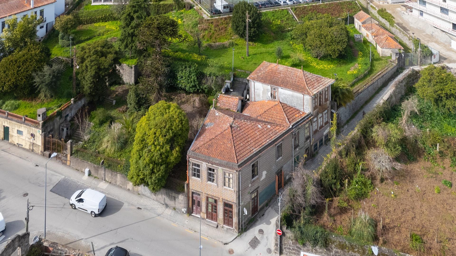 Building in Porto (96378) — photograph 2