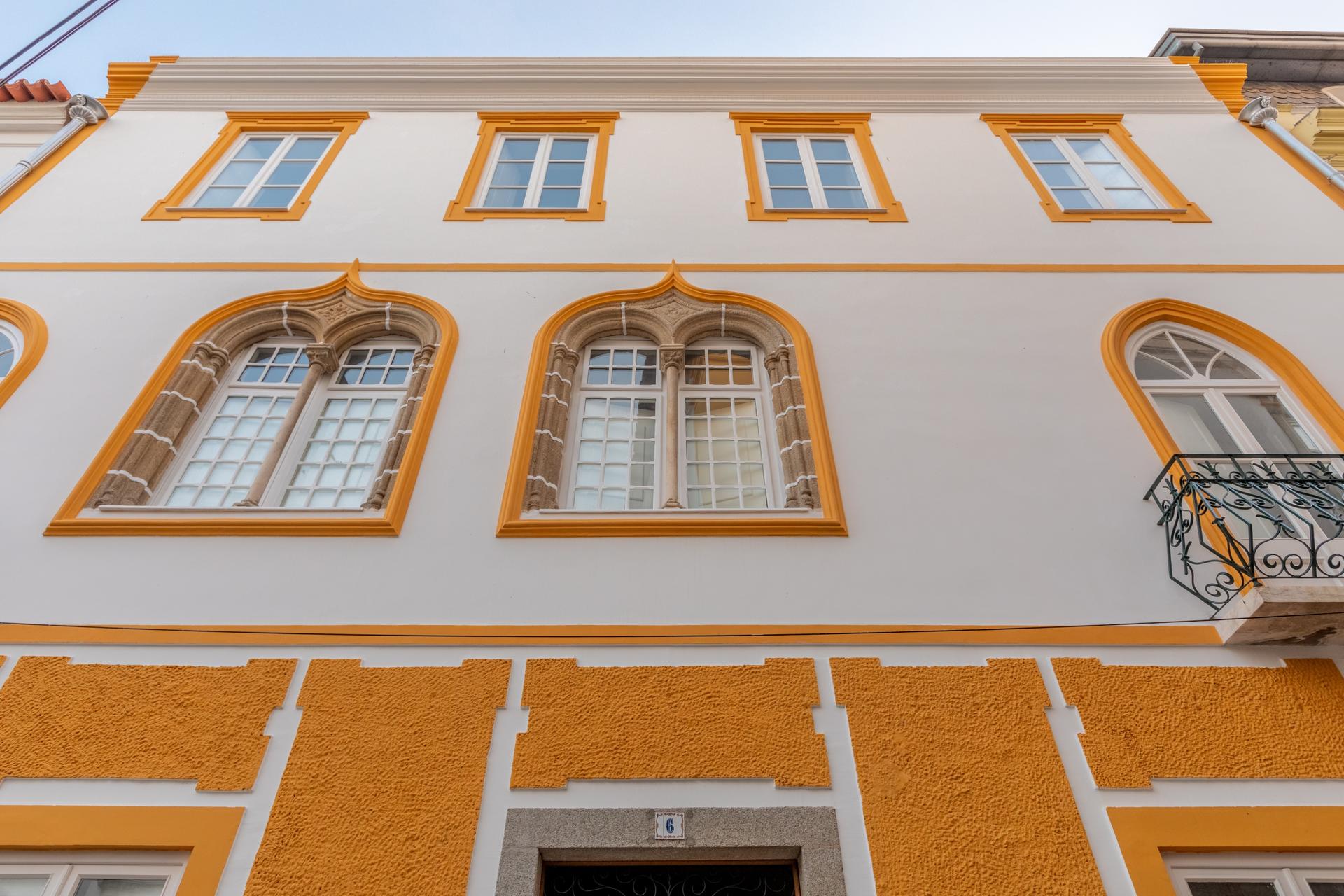 Building in Évora — photograph 1