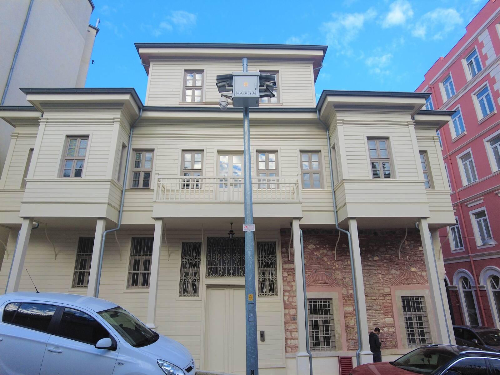 Apartments in Tomtom, Beyoğlu (IST-00806) — photograph 2