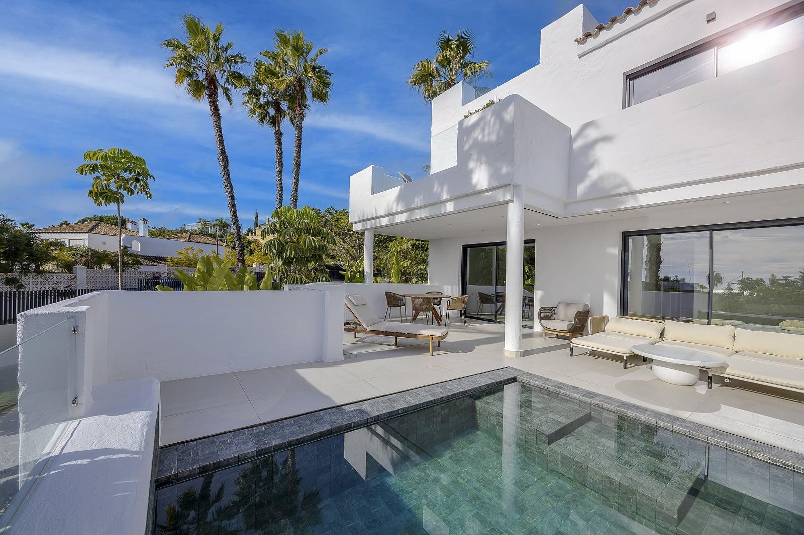Apartments in El Paraíso, Estepona (AGP-01088) — photograph 1