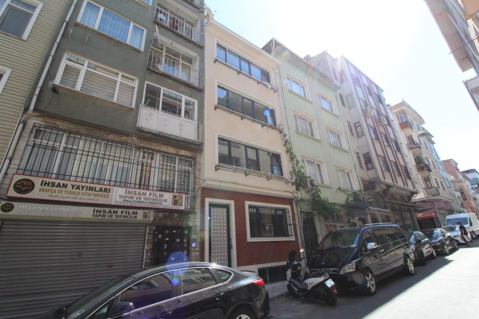 Apartments in İskenderpaşa, Fatih (IST-01391) — photograph 2