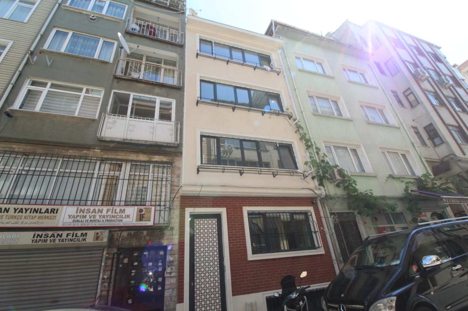 Apartments in İskenderpaşa, Fatih (IST-01391) — photograph 3