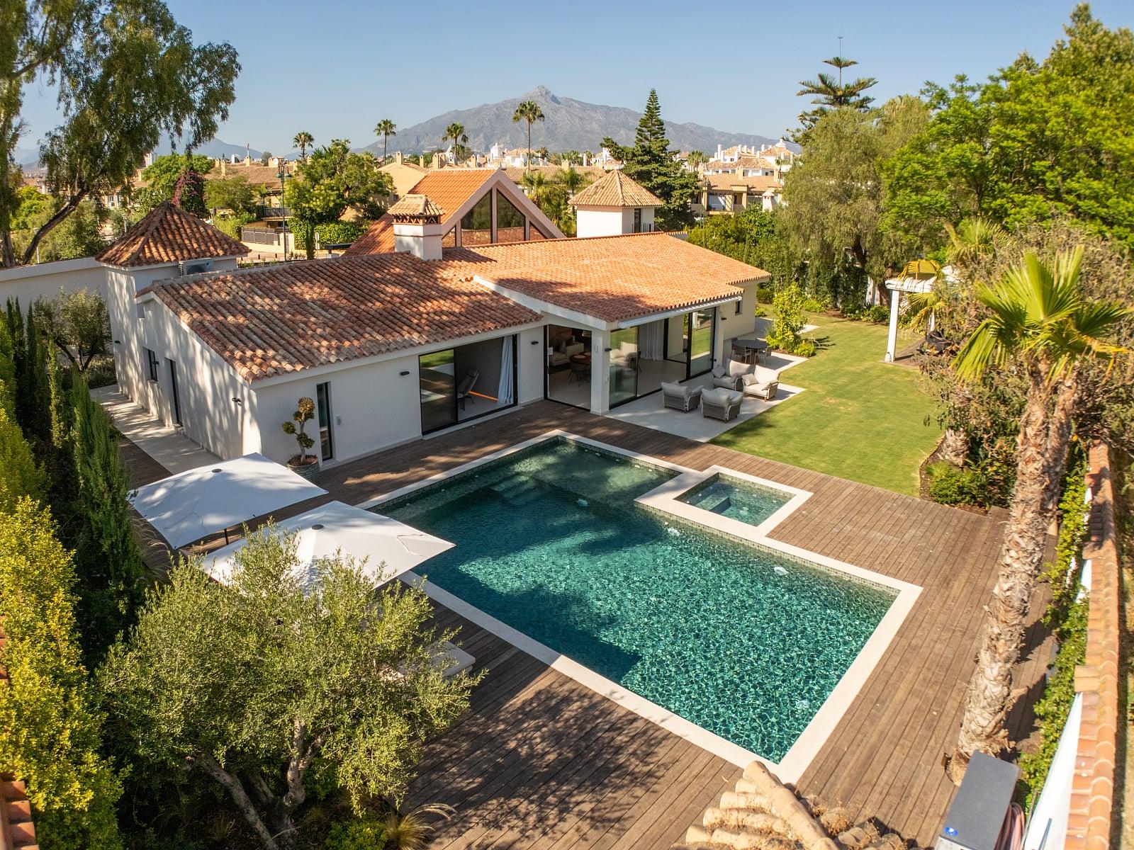 Apartments in Nueva Andalucía, Marbella (AGP-01039) — photograph 2