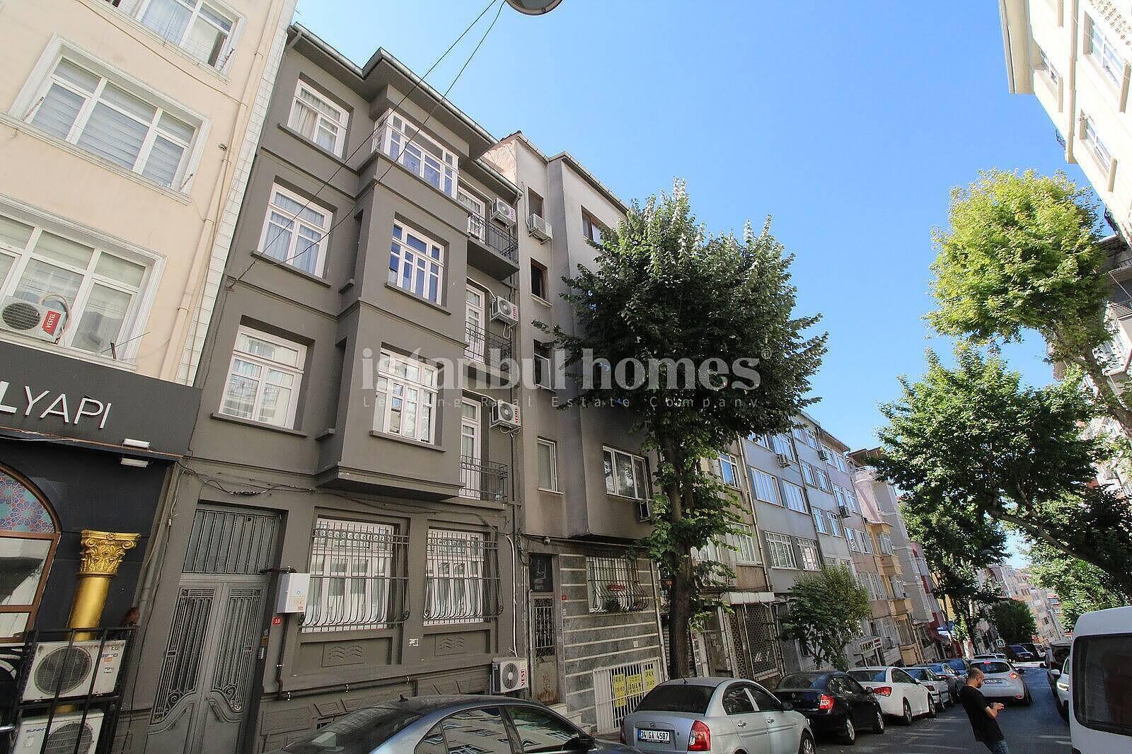 Apartments in İskenderpaşa, Fatih (IST-01359) — photograph 2
