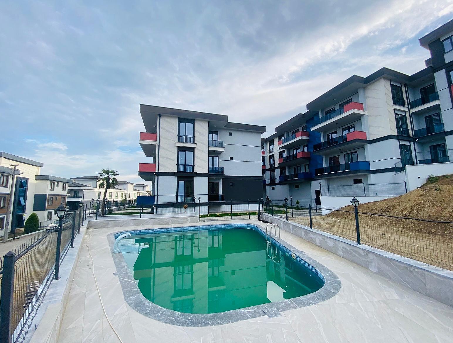 Apartments in Kemalpaşa, Serdivan (RYX-00007) — photograph 2