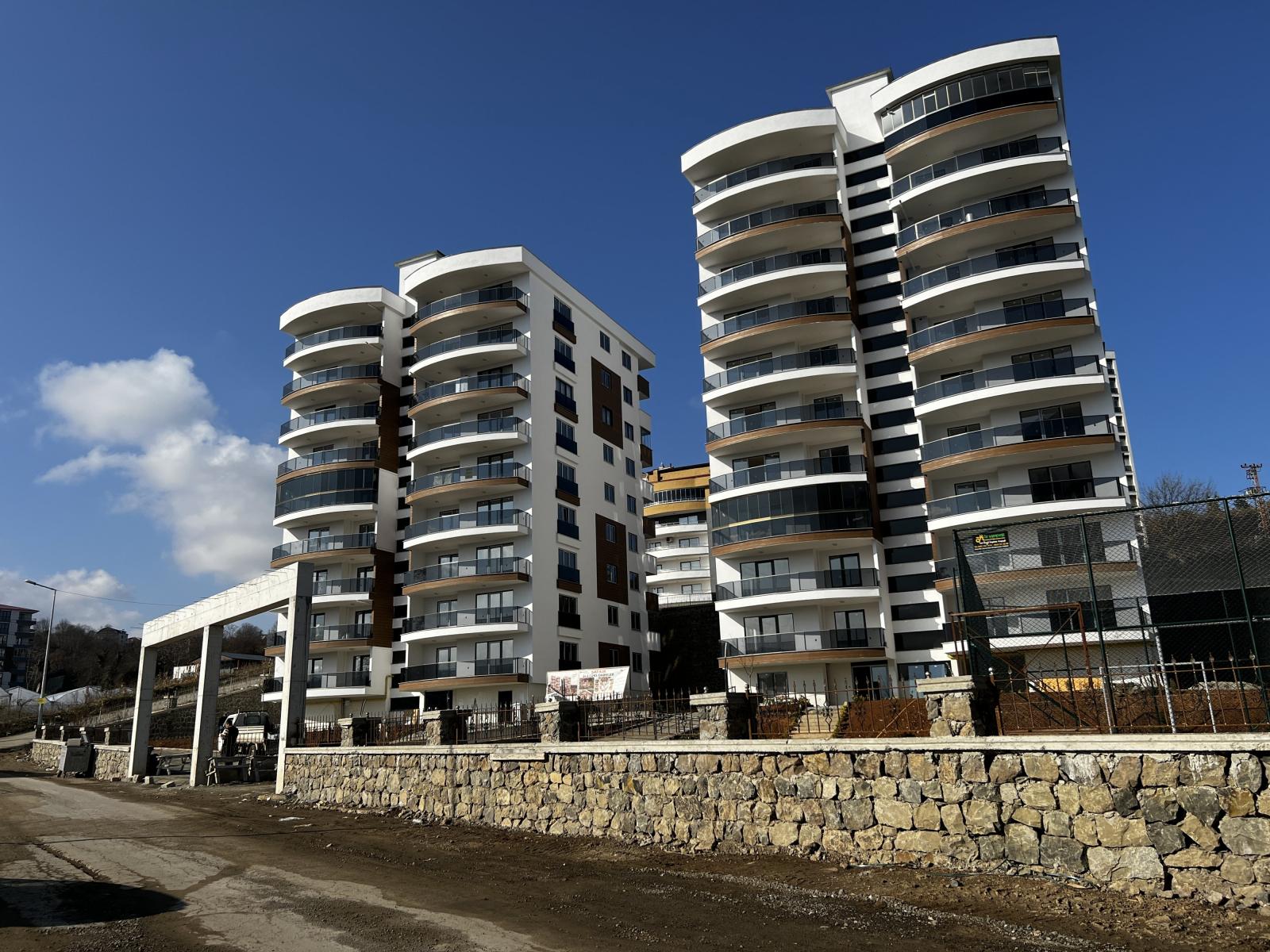 Apartments in Yalıncak, Ortahisar (TZX-00214) — photograph 1