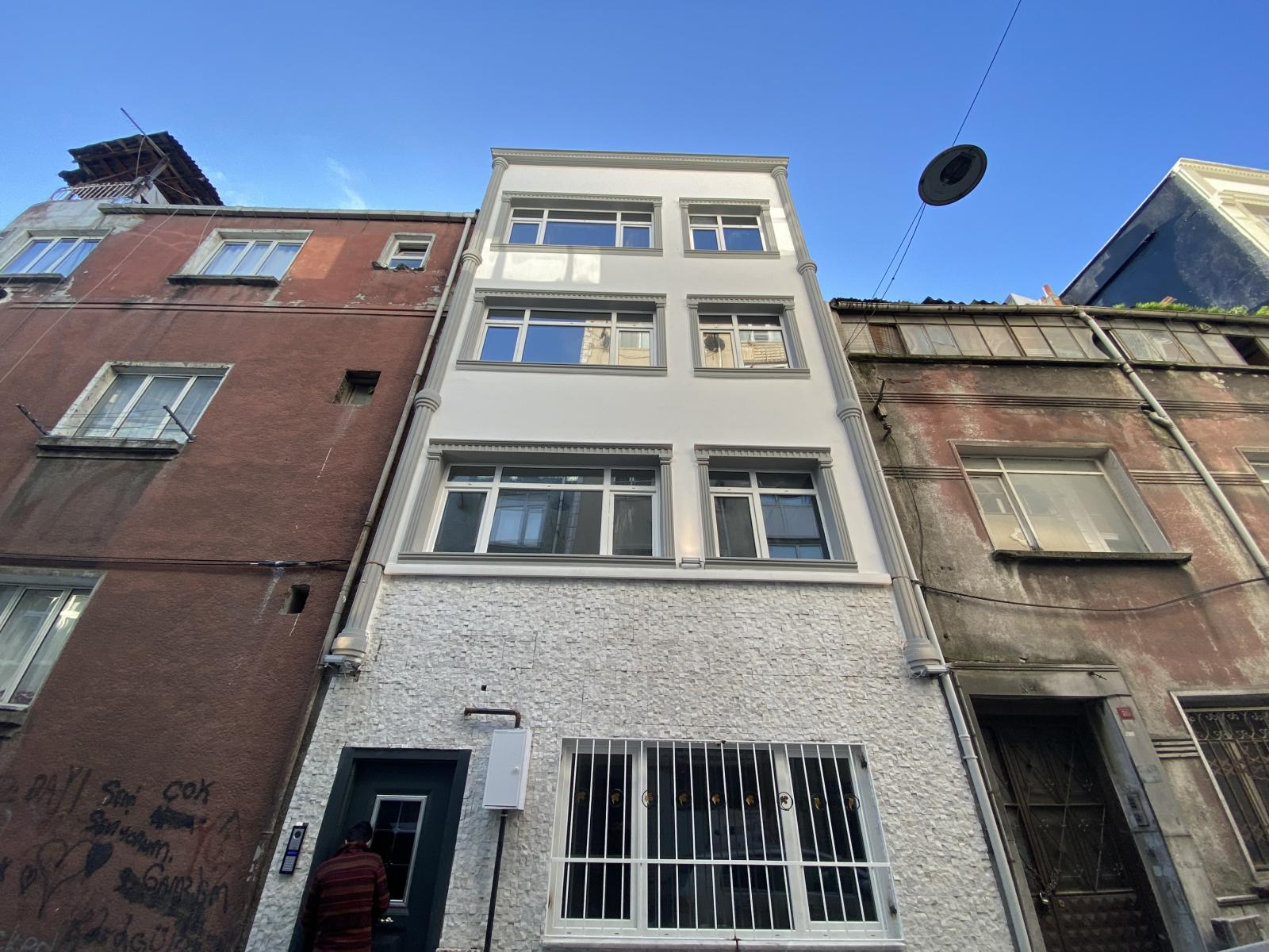 Apartments in Karagümrük, Fatih (IST-01361) — photograph 1