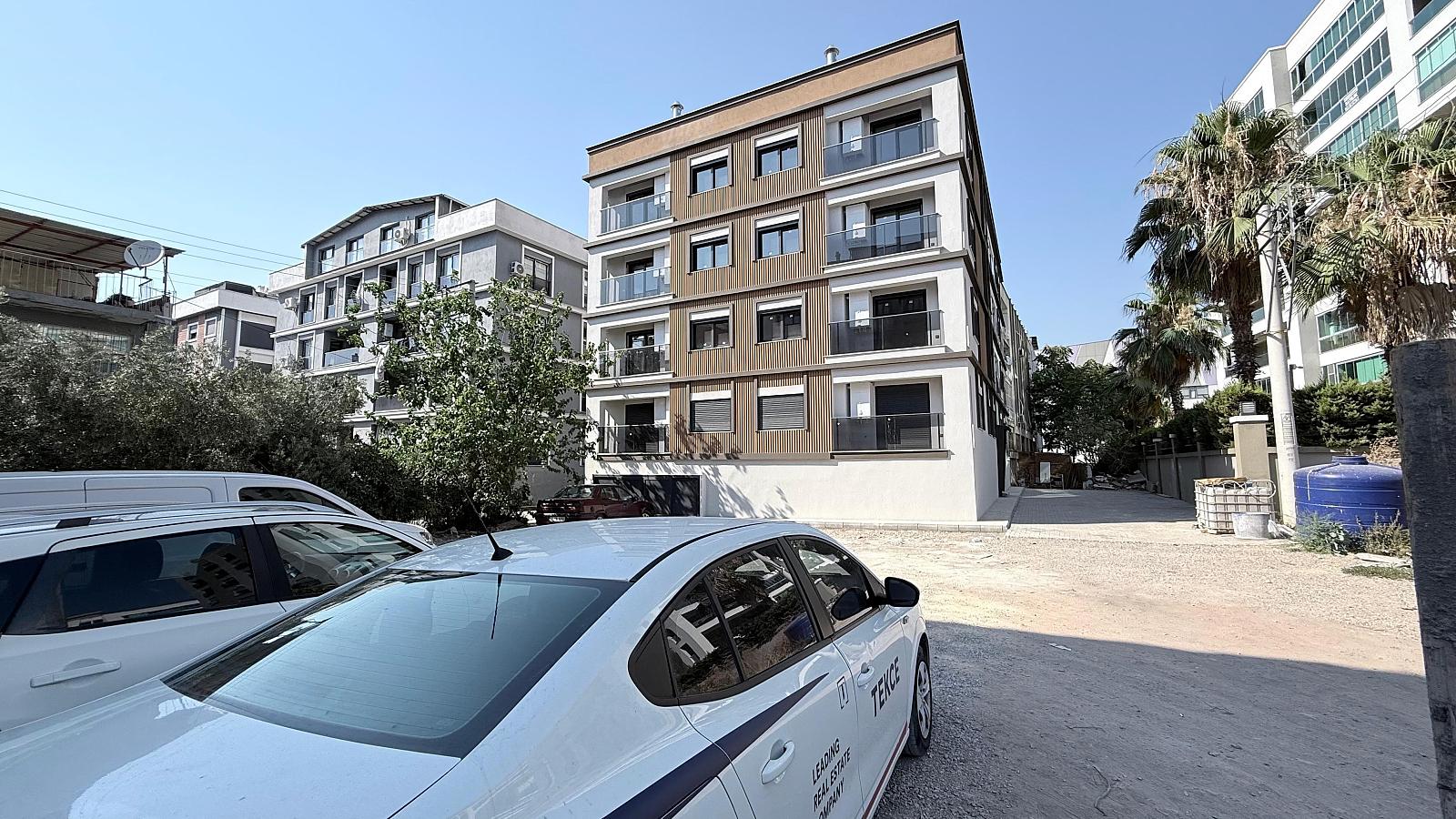 Apartments in Şemikler, Karşıyaka (ADB-00182) — photograph 1