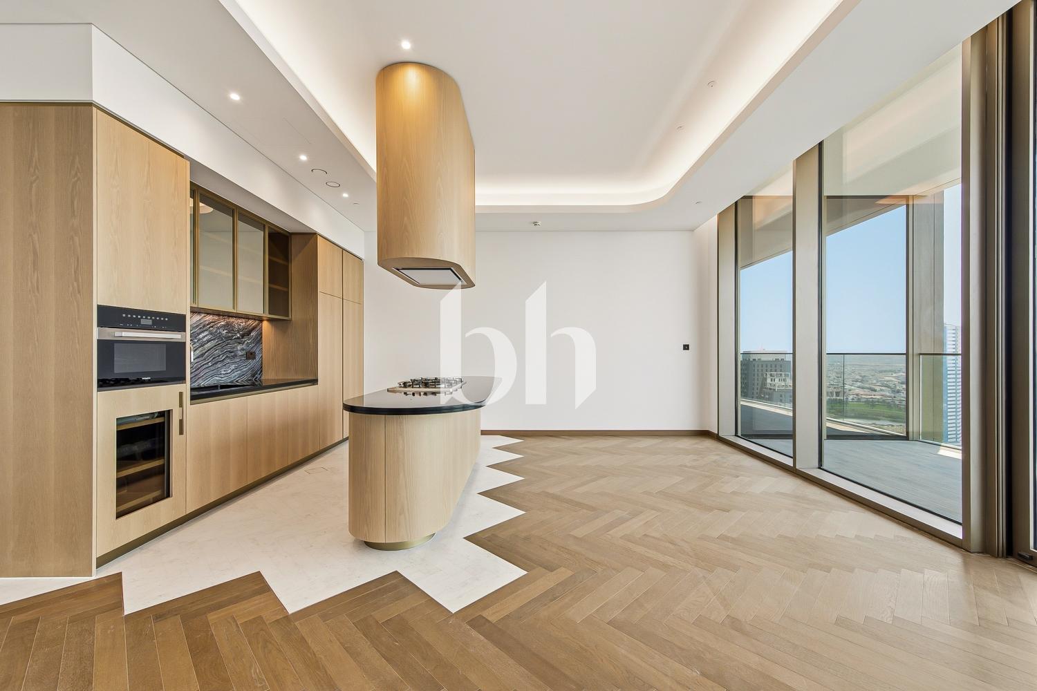 Jumeirah Living Business Bay — photograph 1