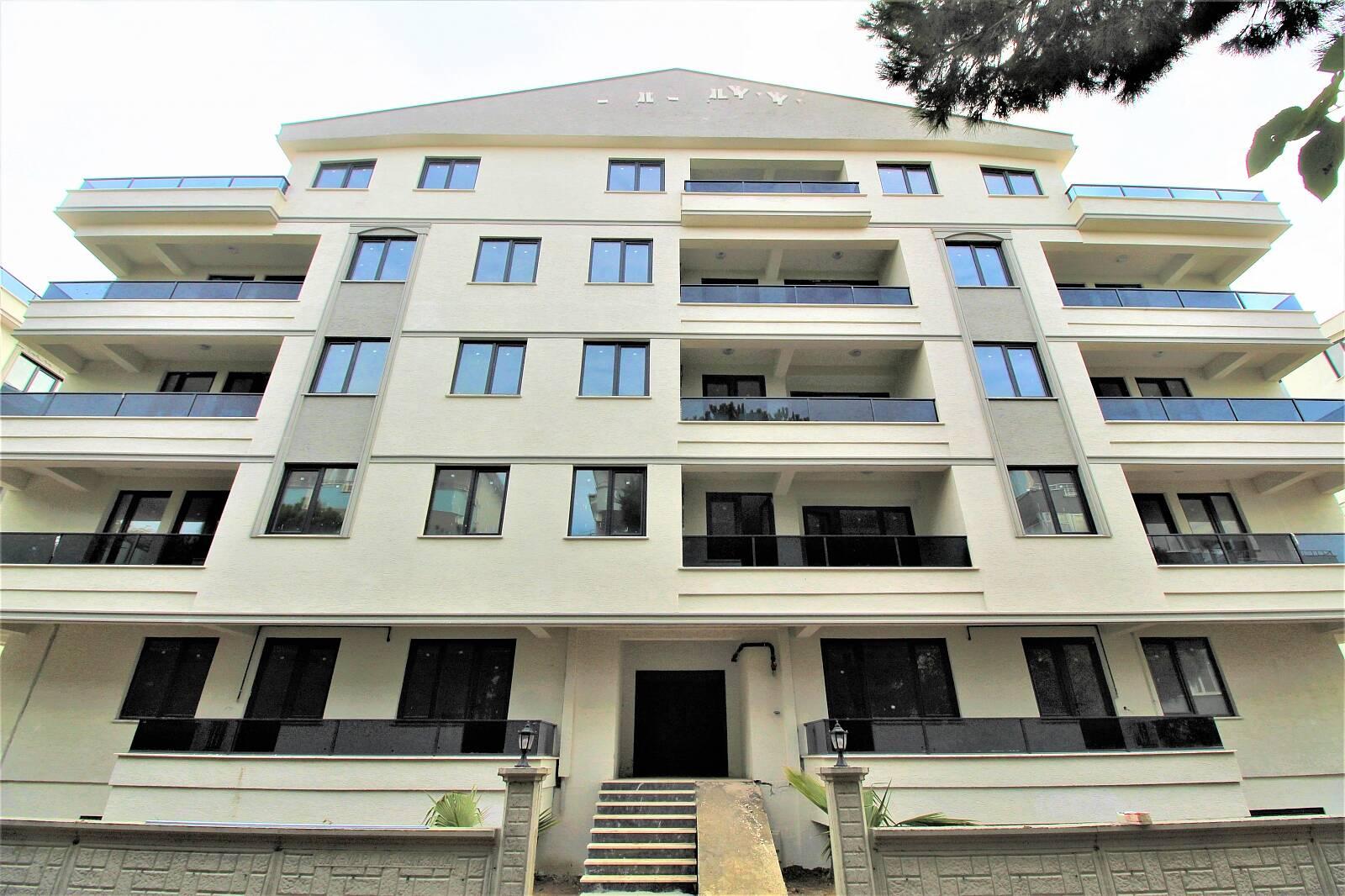 Apartments in Teşvikiye Bld. (Karşıyaka Mh.), Çınarcık (YVX-00084) — photograph 2