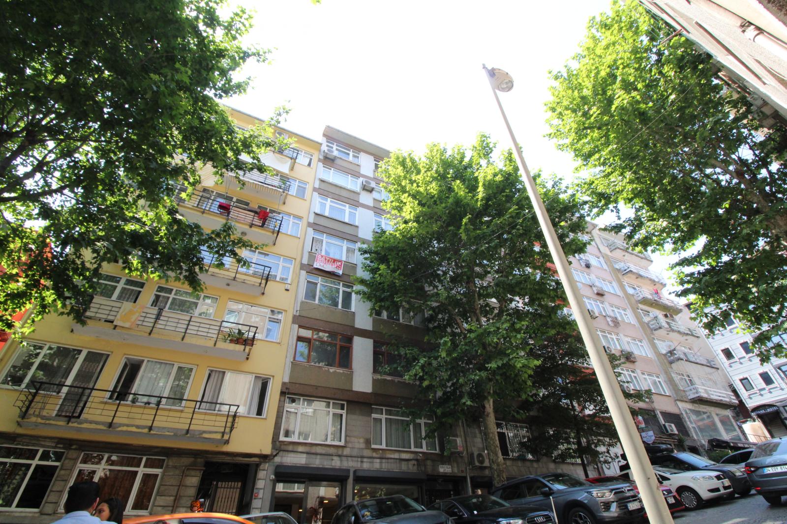 Apartments in Emin Sinan, Fatih (IST-01382) — photograph 2