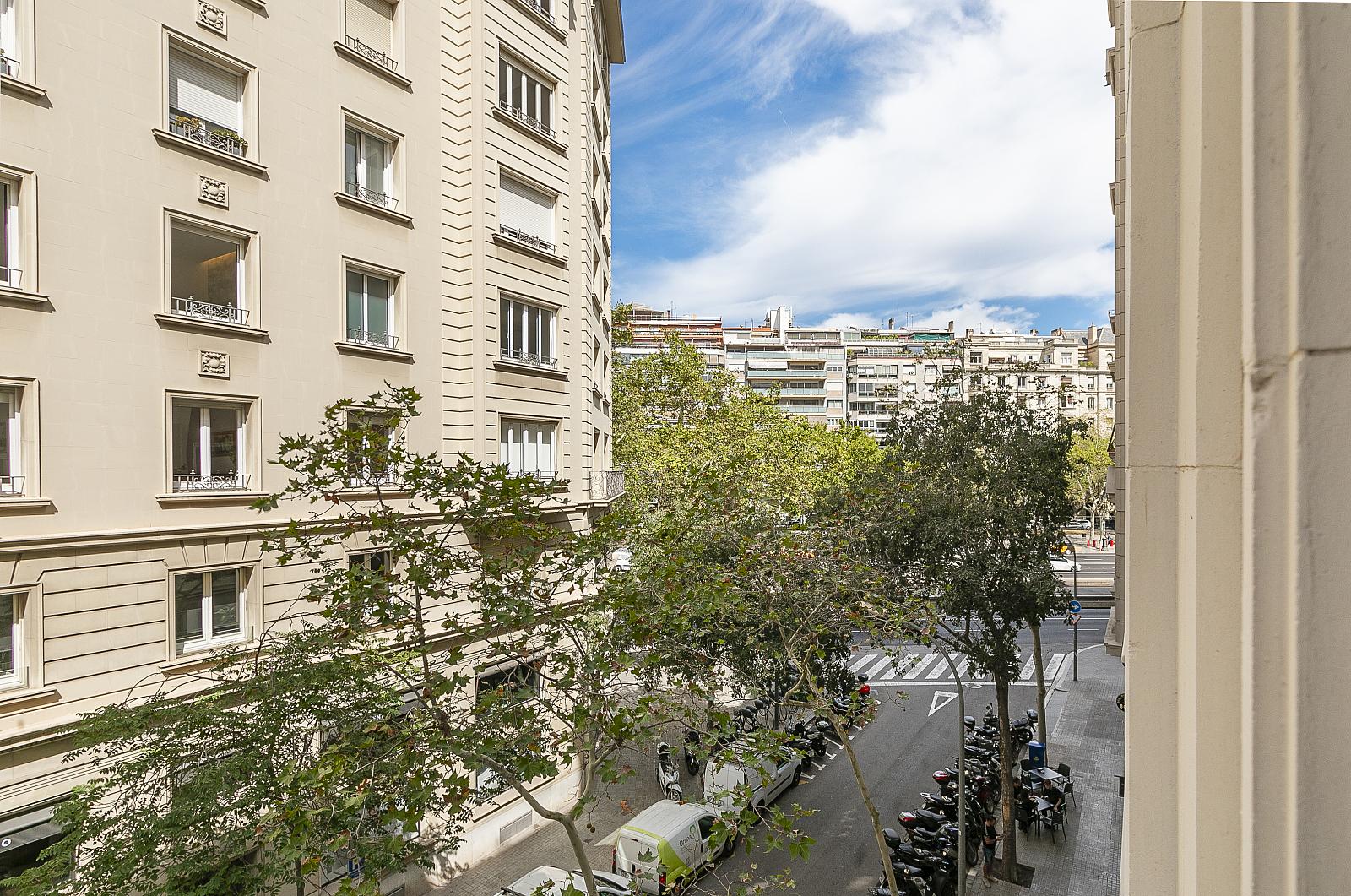 Apartments in L'Eixample, Barcelona (BCN-00035) — photograph 1