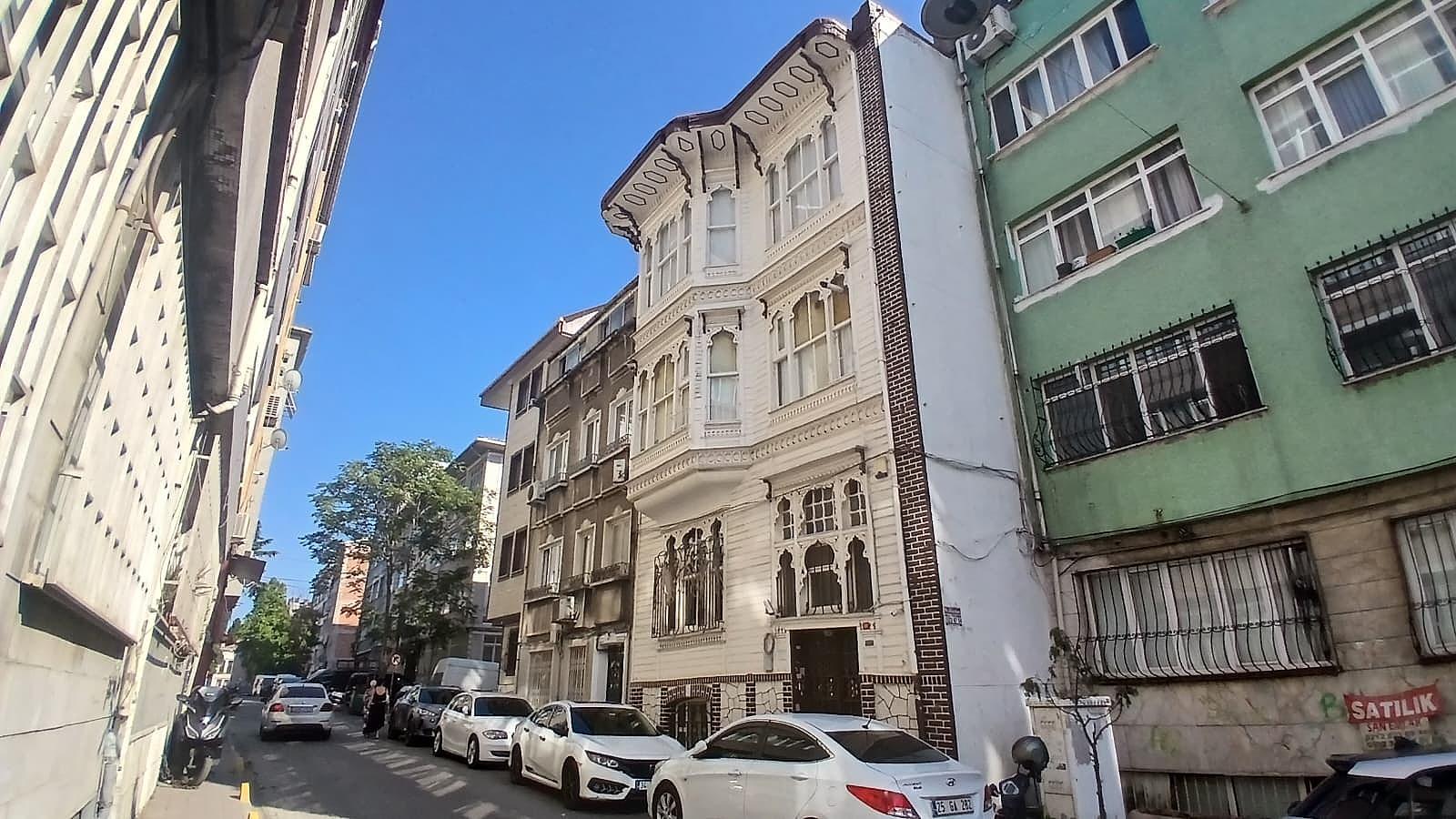 Apartments in İskenderpaşa, Fatih (IST-01861) — photograph 1