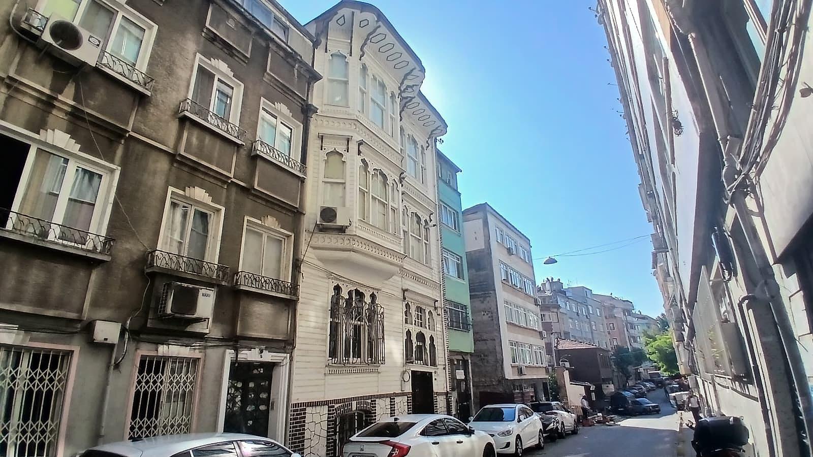 Apartments in İskenderpaşa, Fatih (IST-01861) — photograph 4