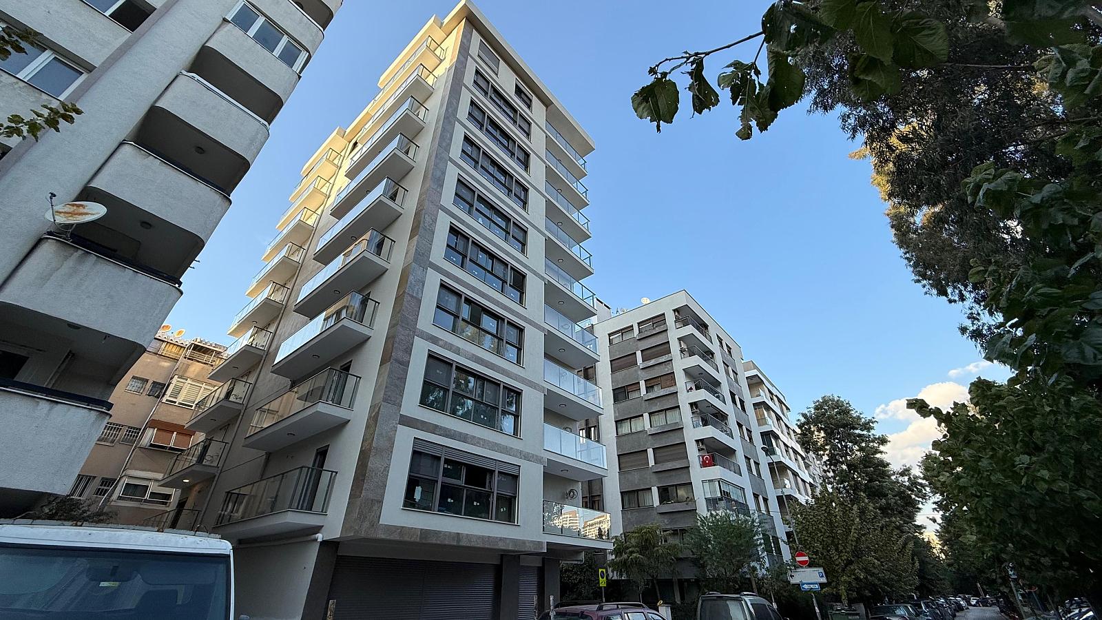 Apartments in Mimar Sinan, Konak (ADB-00185) — photograph 2