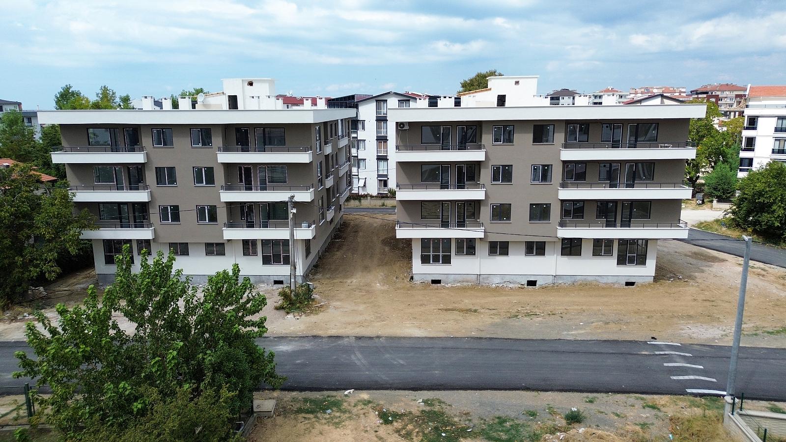Apartments in Teşvikiye Bld. (Karşıyaka Mh.), Çınarcık (YVX-00138) — photograph 2