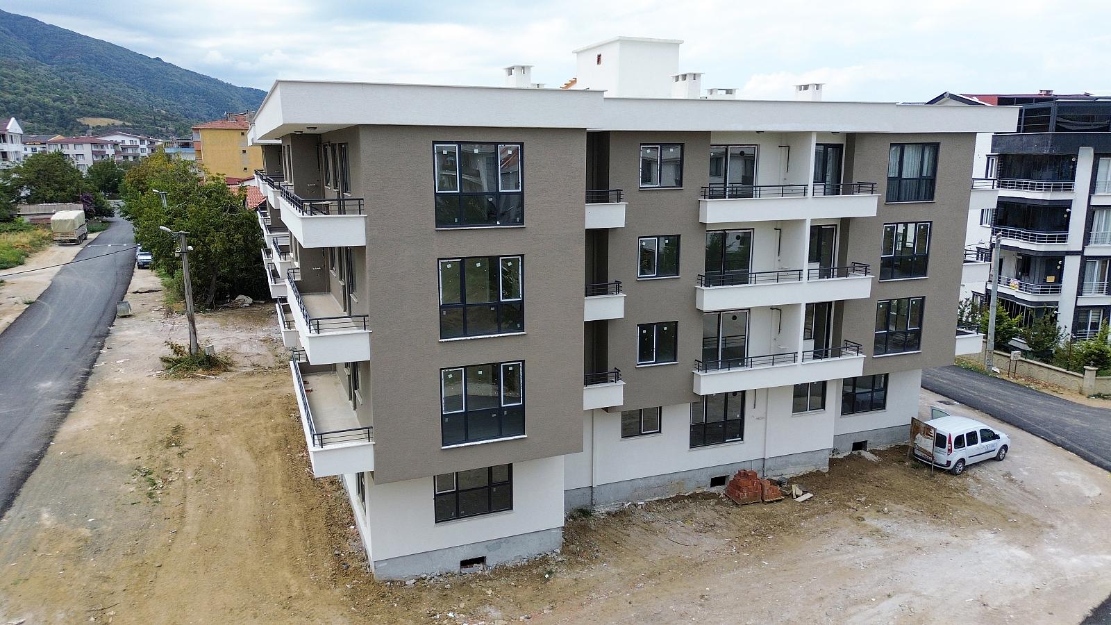 Apartments in Teşvikiye Bld. (Karşıyaka Mh.), Çınarcık (YVX-00138) — photograph 3