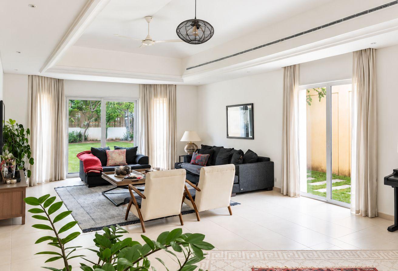 Villa in Dubai Investment Park (DIP) — photograph 3