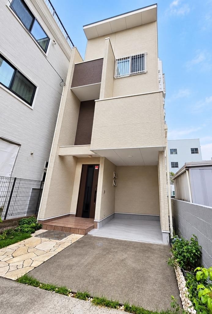 4-Bedroom Detached House in Tennoji-ku, Osaka