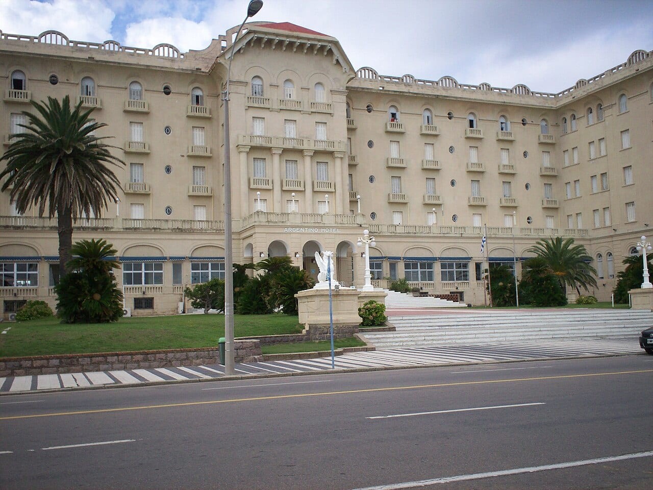 Rambla de los Argentinos